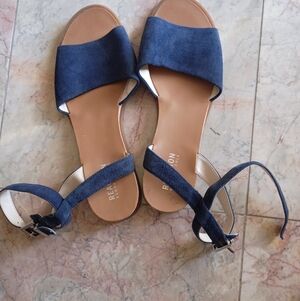 Stunning Kenneth Cole Blue Suede Sandalls